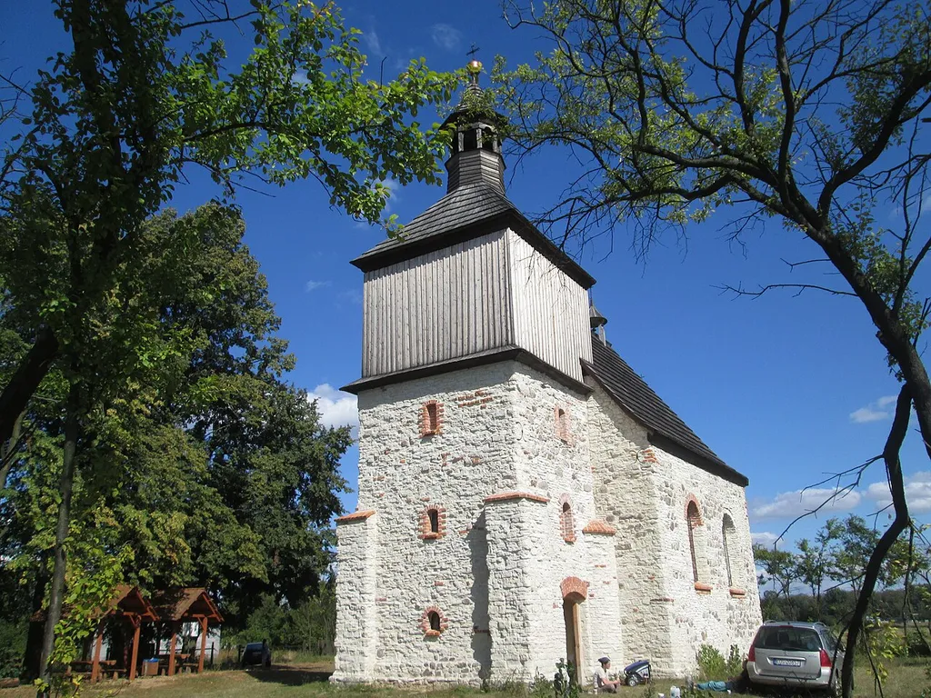 Przyrów, kościół fil. p.w. św. Mikołaja, 1 poł. XVII, 1866-widok na wieże i wejście do świątyni.