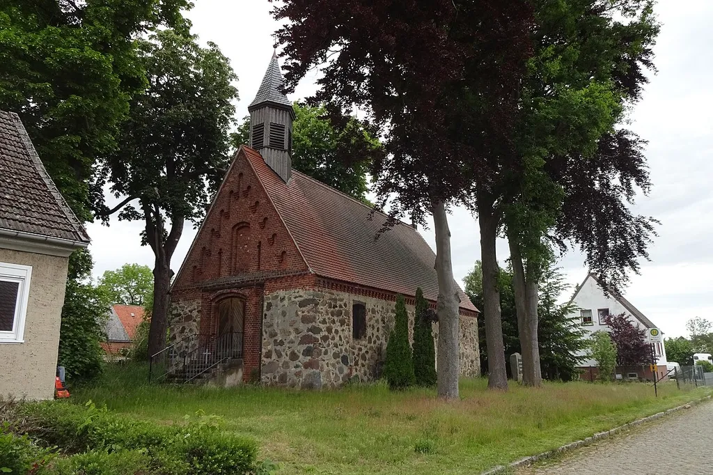 Langenapel ist eine Ortschaft und ein Ortsteil der Hansestadt Salzwedel im Altmarkkreis Salzwedel in Sachsen-Anhalt.