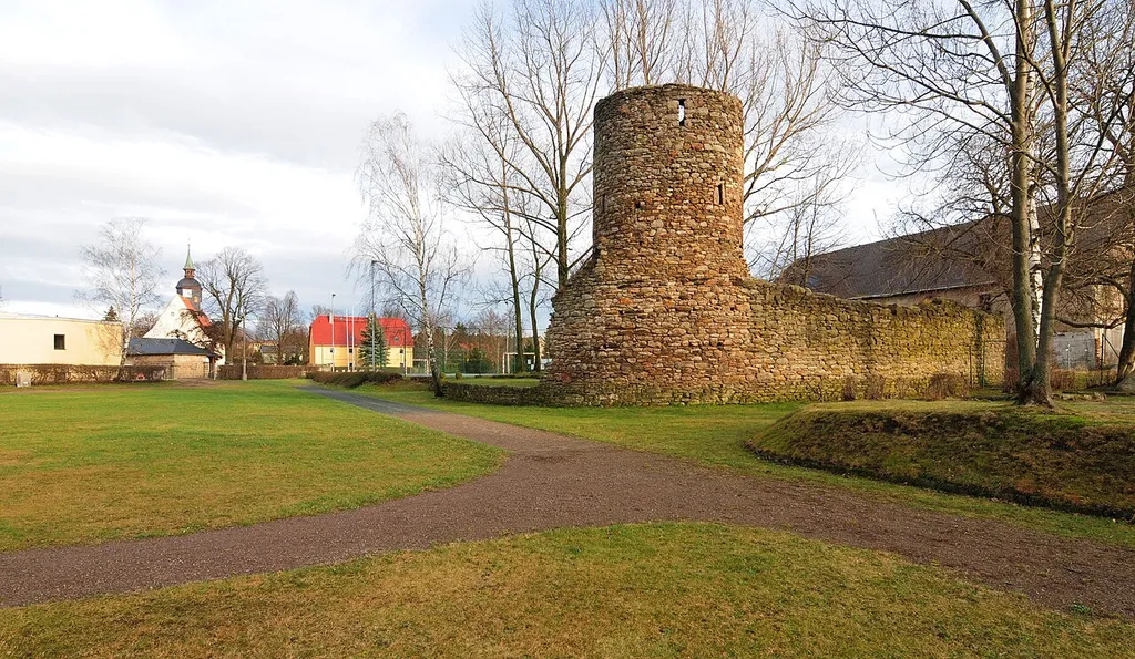 Ruppendorf, ruins with the donjon of a former moated castle (district Sächsische Schweiz-Osterzgebirge, Free State of Saxony, Germany)