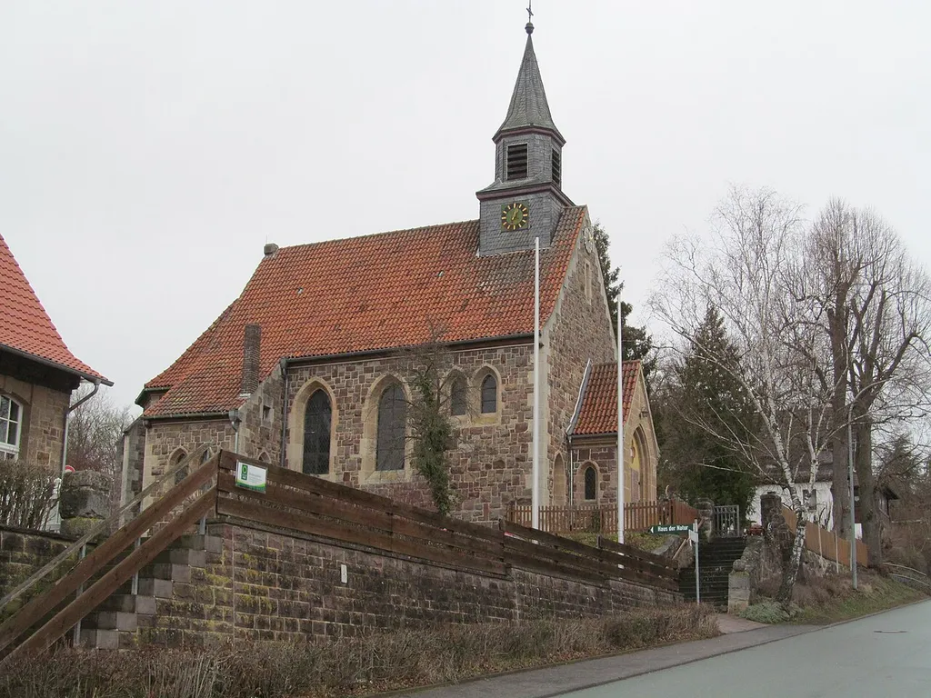 die evangelische Kirche von Nieder-Werbe an der Ober-Werber Straße