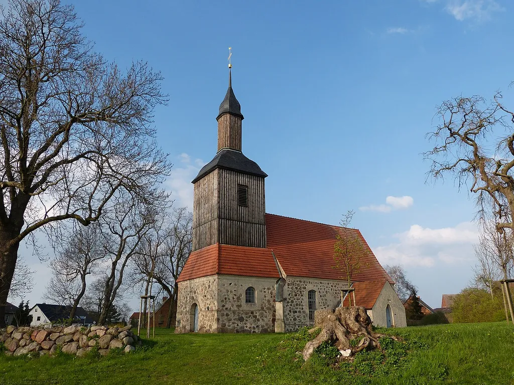 Kirche in Kölln, Gemeinde Werder bei Altentreptow, Südseite
