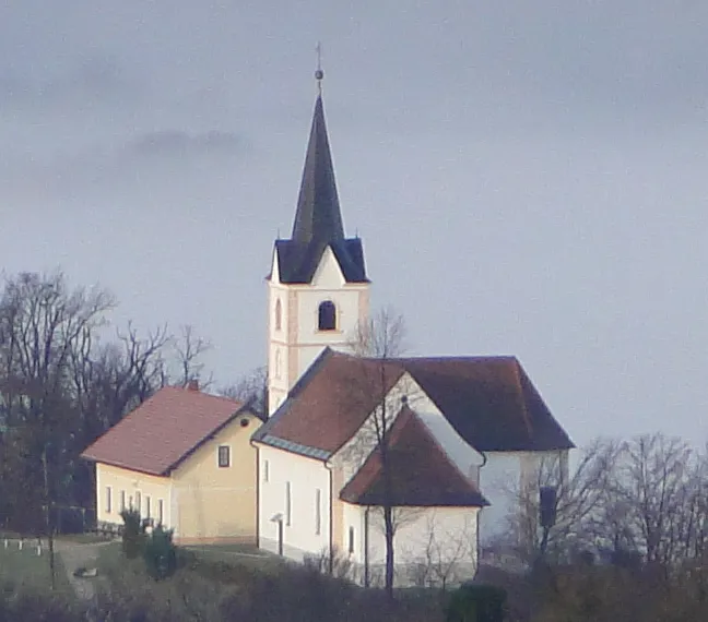 Pogled proti cerkvici Sv. Ana
