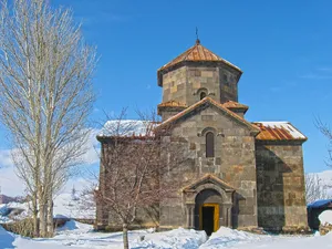 Tiravor church