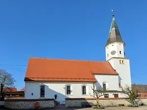 Katholische Pfarrkirche zur Mutterschaft Mariens, ehemals St. Leonhard