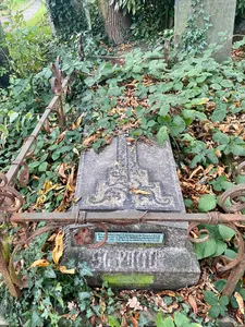 Tomb Of Reverend Thomas Ainger And Attached Railings In St Johns Churchyard