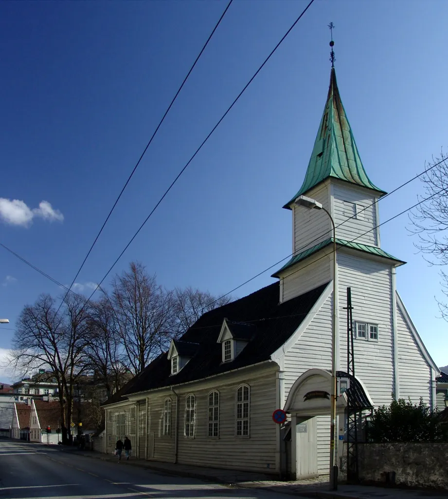 This is St. Jørgens kirke (English: St. George's church), part of St. Jørgens hospital, the 15th century leprosy hospital in Bergen. In the background, Zander Kaaes stiftelse, a 18th century building originally housing some sort of charity.