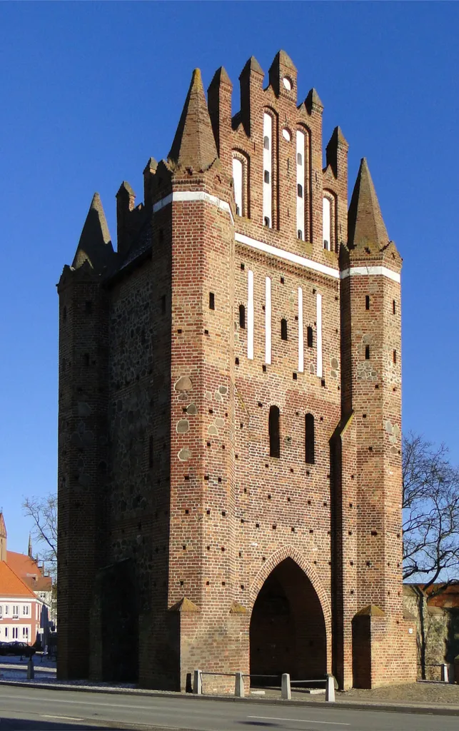 City gate Neubrandenburger Tor in Friedland, district Mecklenburg-Strelitz, Mecklenburg-Vorpommern, Germany