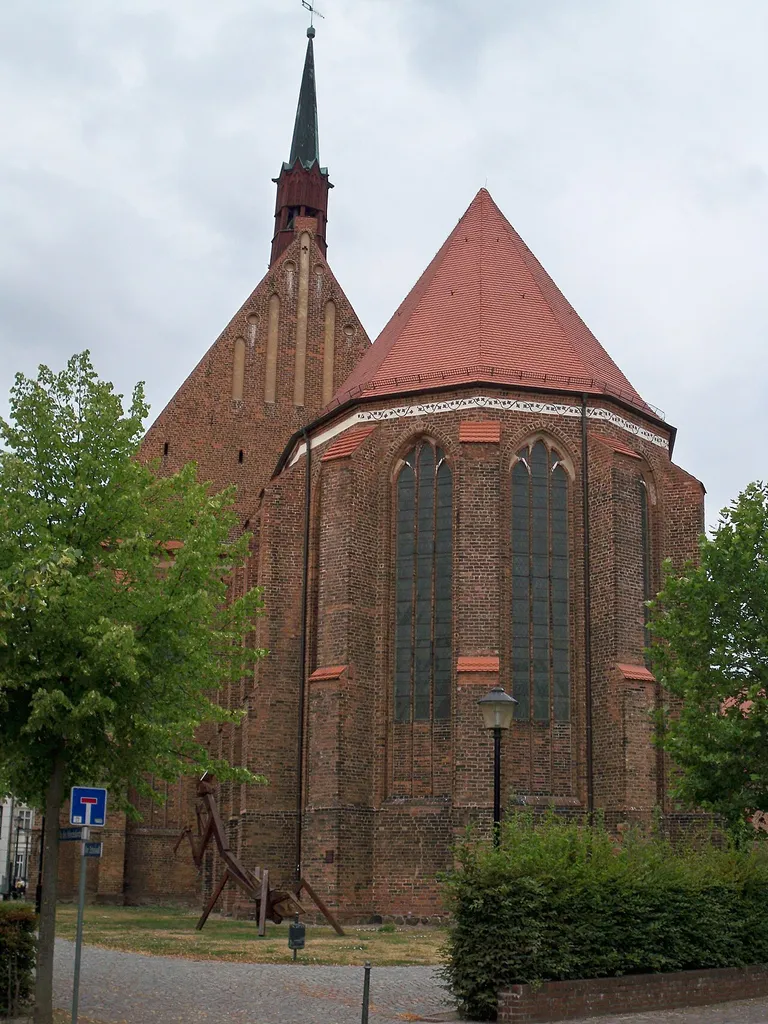 Mönchskirche Salzwedel with sculpture of praying mantis