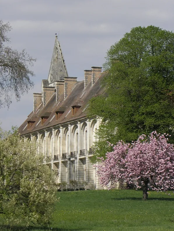 Vue méridionale de l'abbaye de Longpont (02).