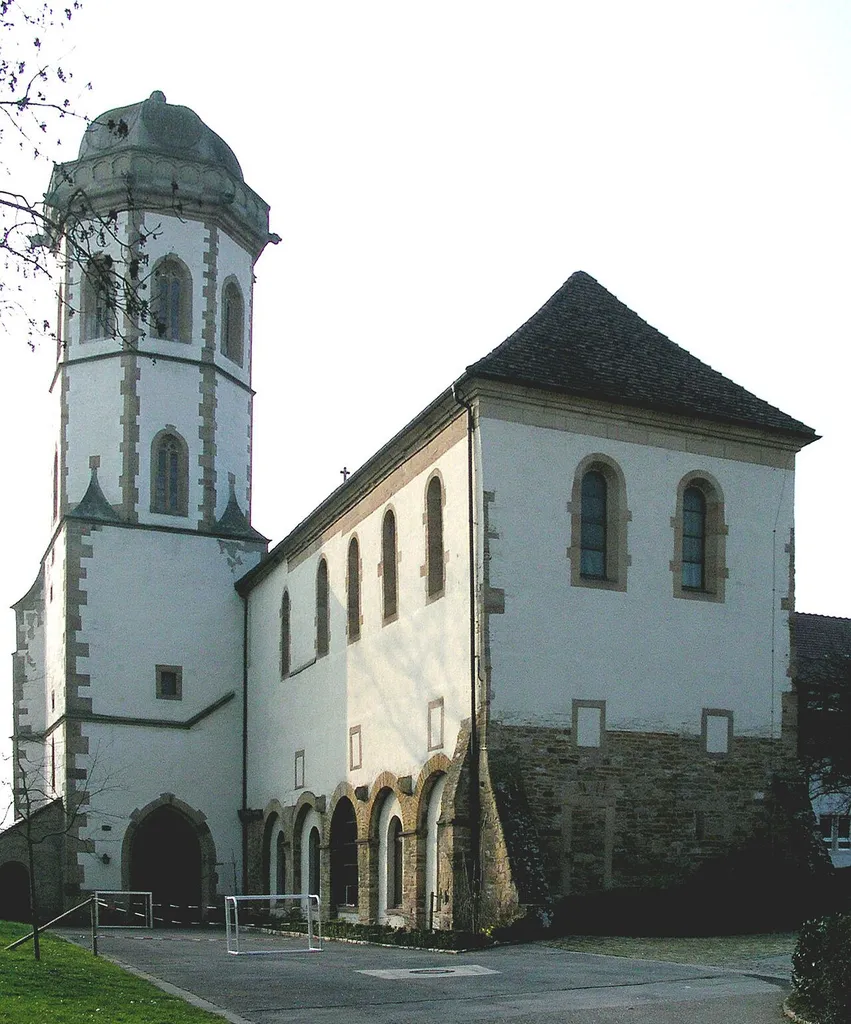 Sinsheim. Kirche von Stift Sunnisheim