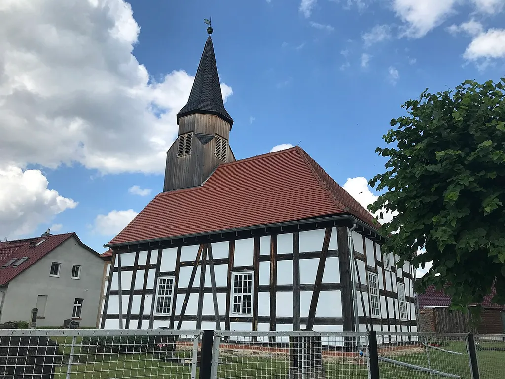 Die Dorfkirche Chossewitz in der Stadt Friedland im Landkreis Oder-Spree ist eine Fachwerkkirche aus der Zeit um 1730. Im Innern steht unter anderem ein Kanzelaltar aus dem Ende des 18. Jahrhunderts.