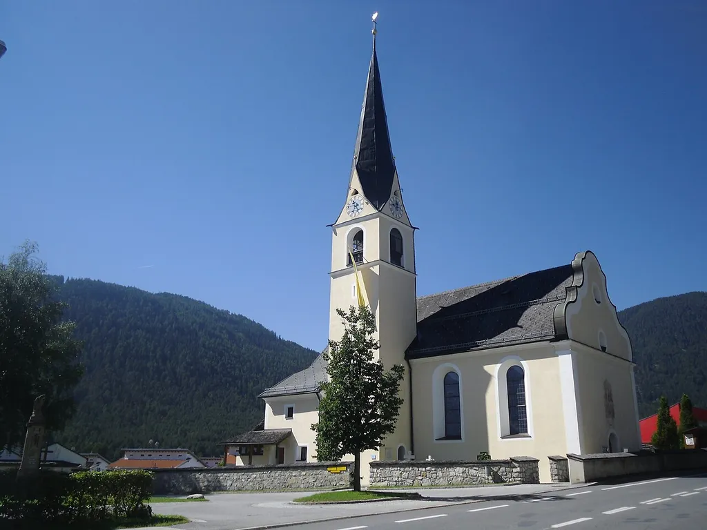 Kath. Pfarrkirche hl. Josef und Friedhof in Unterstrass