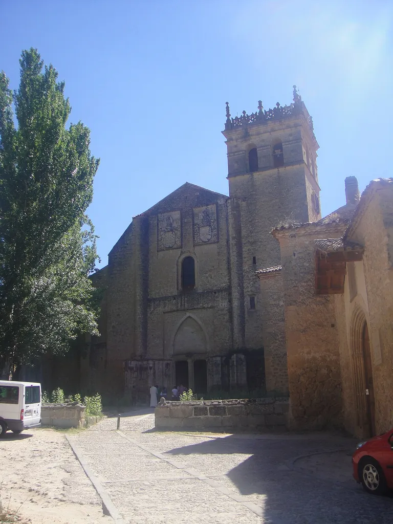 Fachada principal de la iglesia del monasterio de El Parral, provincia de Segovia, (España).