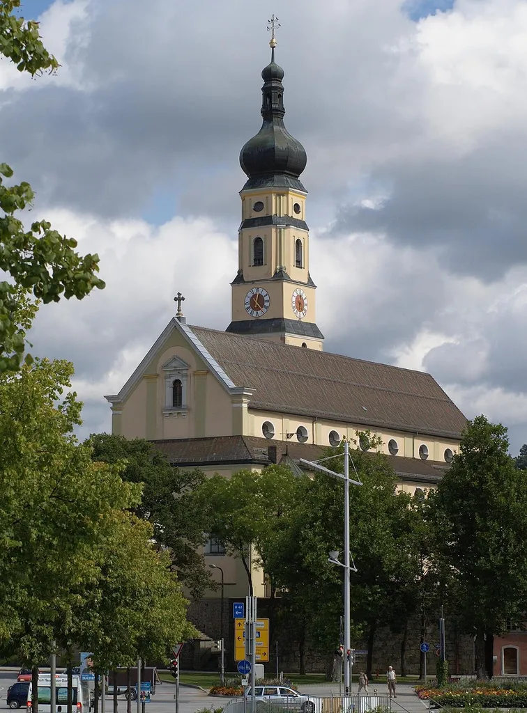 Die Stadtpfarrkirche Mariä Himmelfahrt in Deggendorf
