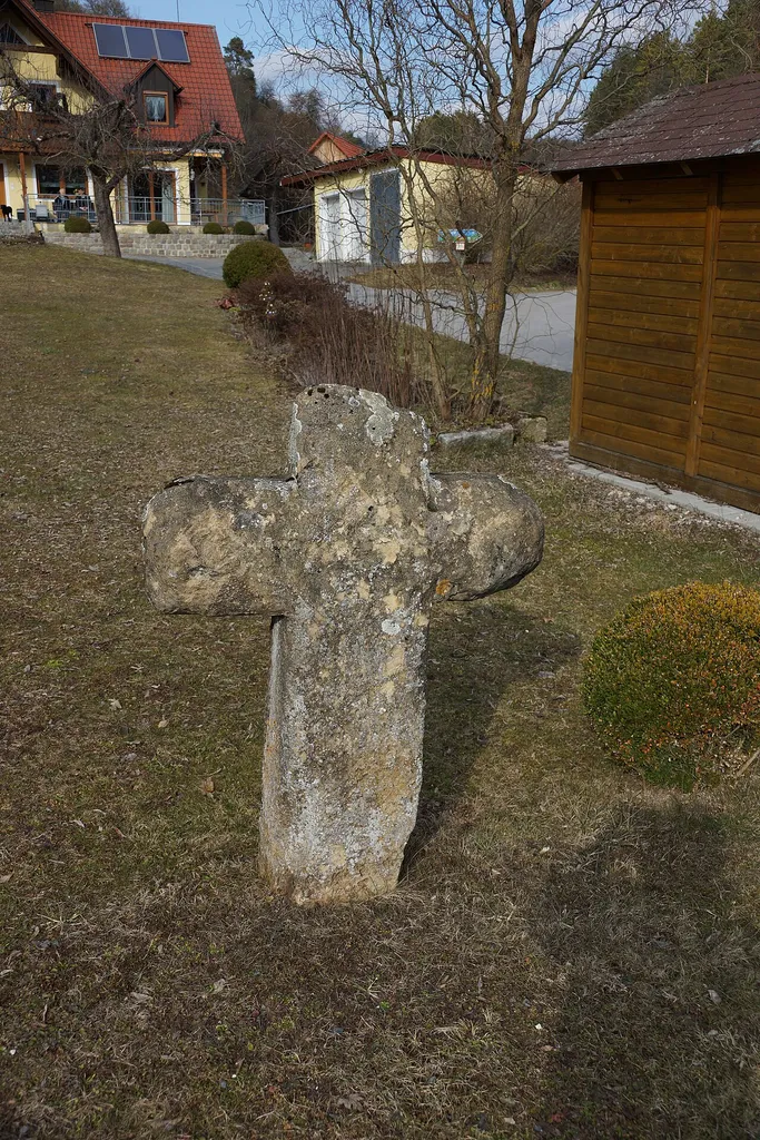 Spätmittelalterliches Steinkreuz am südlichen Ortsausgang von Hohenburg:
