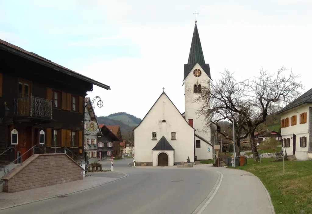 Aach im Allgäu, Center with (from left) Inns, Main Street, Church Maria Schnee and Vicarage