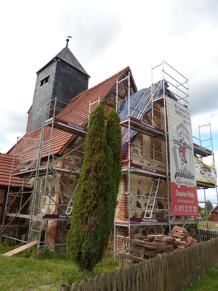 Kirche Ipse, Ostgiebel eingerüstet