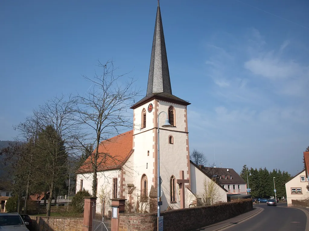 Unsere Kirche im März 2014. Dieses Bild dient ebenfalls für die Website www.pflochsbach.de und entstand zum Auftakt der Aktion: Wir brauchen unsere Pfarrheim (Pfarrheimsrenovierung)