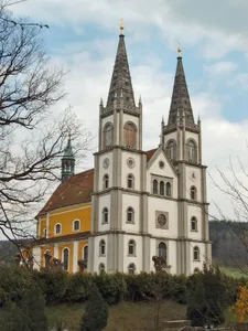 Katholische Pfarrkirche Mariä Himmelfahrt und Kirchhof (Sachgesamtheit) Kirchberg (Ecke Sauerstraße)