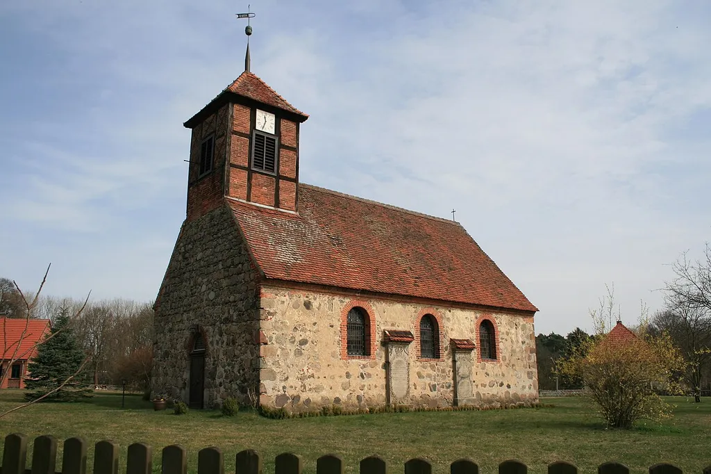 Dorfkirche von Südwesten