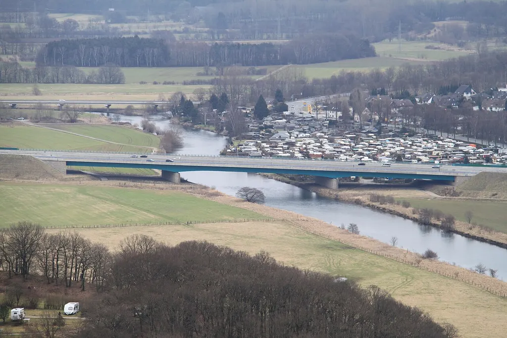Impressionen Tour Syberg, Autobahnbrücke A1, Campingplatz Hagen-Garenfeld; links vor der Brücke das Hagener Naturschutzgebiet „Ruhraue Syburg“
