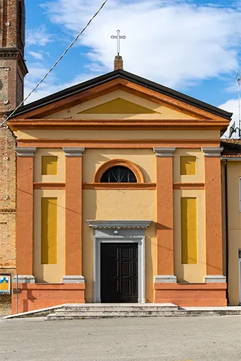 Facciata della chiesa parrocchiale di San Giovanni Battista (Cerasolo di Coriano -RN-)