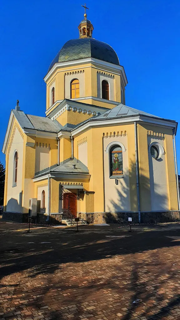 Храм святої великомучениці Параскеви в Опришівціях (Івано-Франківськ)