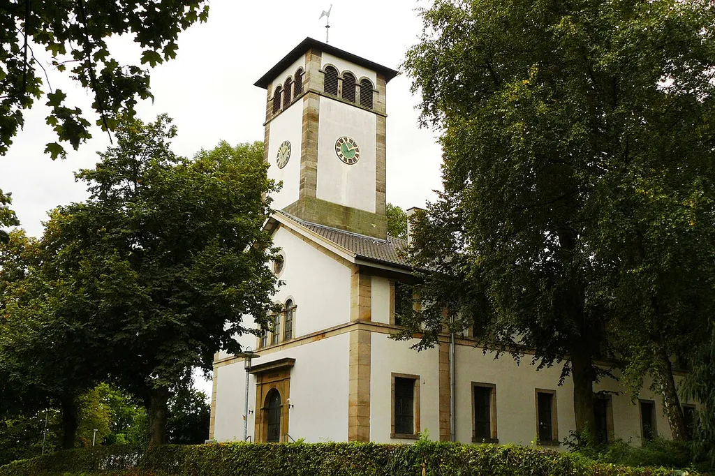 Die unter Denkmalschutz stehende spätklassizistische Kirche in Sulzgries (Stadtteil von Esslingen am Neckar).