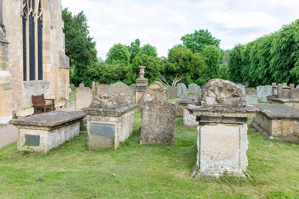 Burford: John Huntt Chest tomb (left); bale tomb (middle); chest tomb (right)