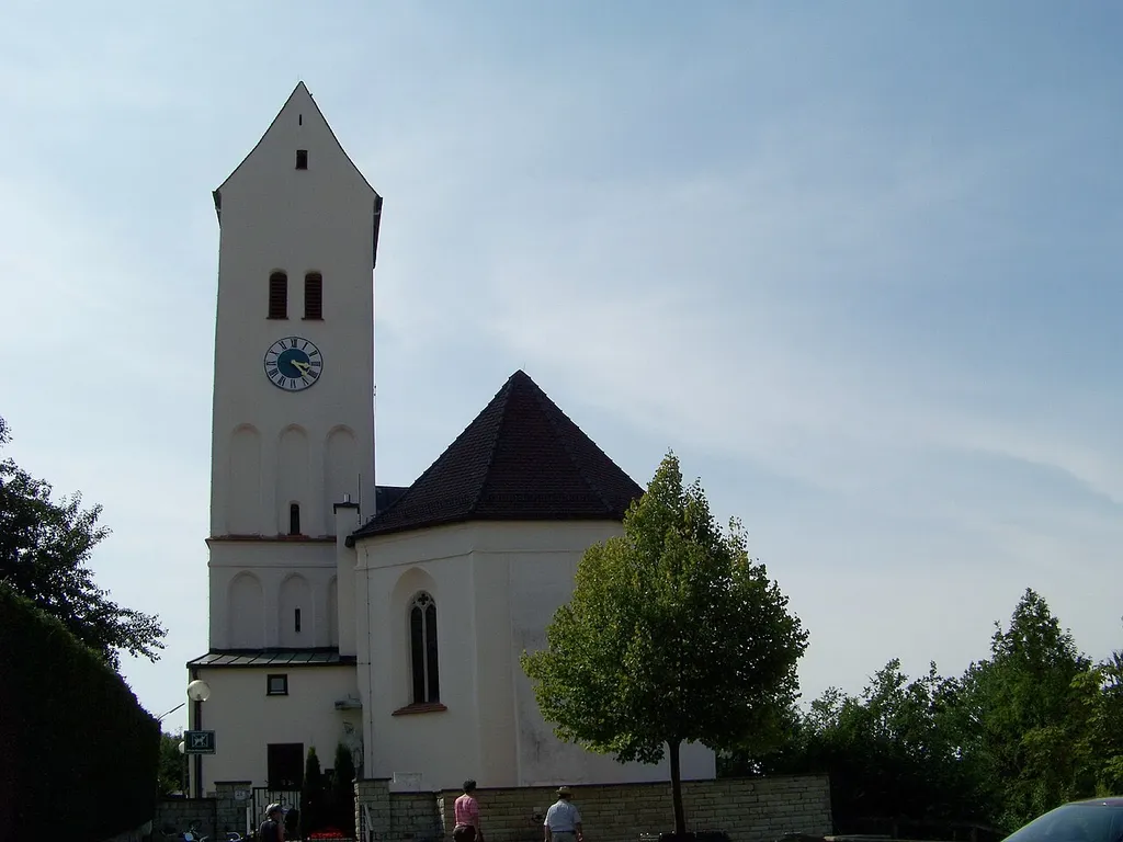 Mainburg, Sandelzhausen. Pfarrkirche Mariä Himmelfahrt. Romanisch, Chor und südliche Seitenkapelle spätgotisch, Turmobergeschoß 1759; mit Ausstattung.
