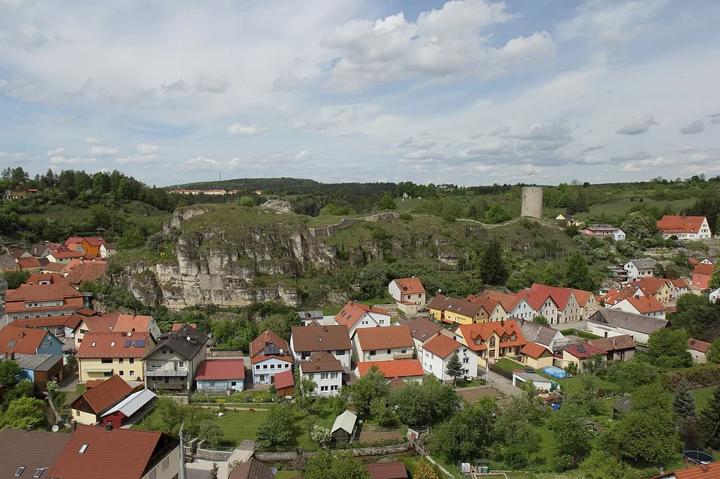 Burgruine Hohenfels - Ansicht des Felsrigels der Burg Hohenfels aus südlicher Richtung