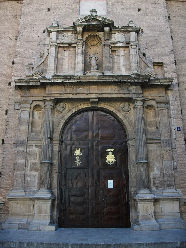 Portada de l'església de sant Pasqual Bailón de València, procedent de l'església de sant Miquel, enderrocada.