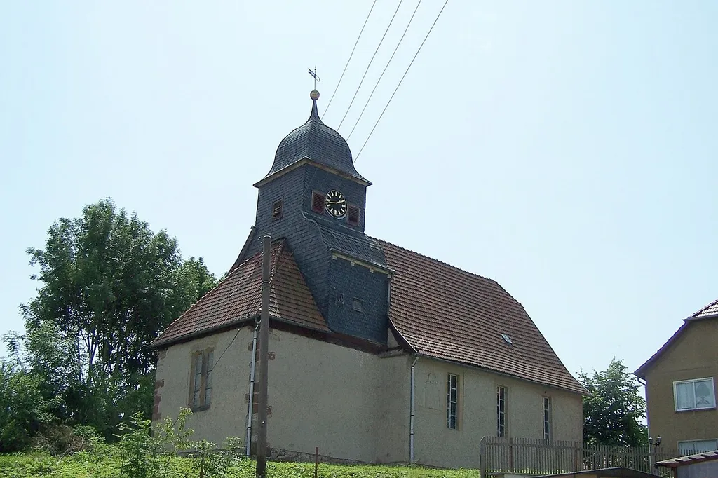 Ansichten und Details zur Kirche in Eckardtshausen.