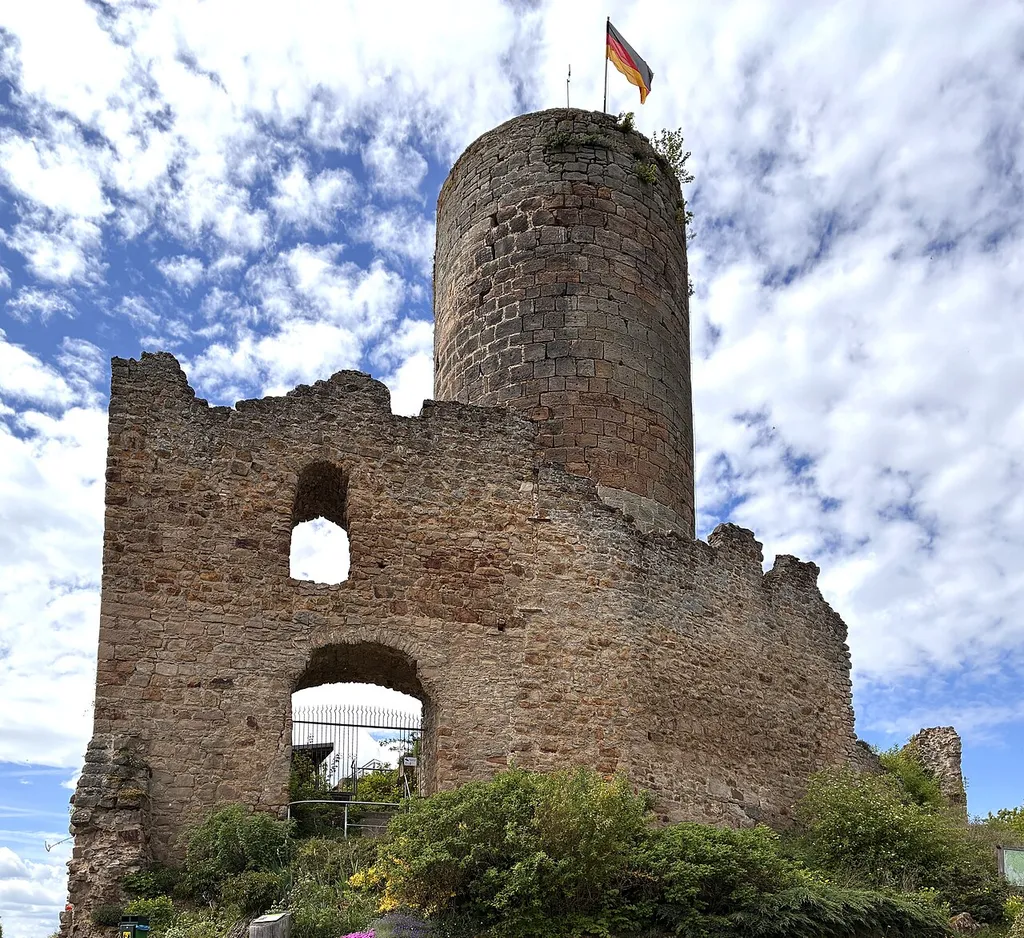 Burgruine Burg Mellnau. Ansicht von Nordosten.