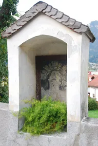 Nischenbildstock am Weg zur Kirche
