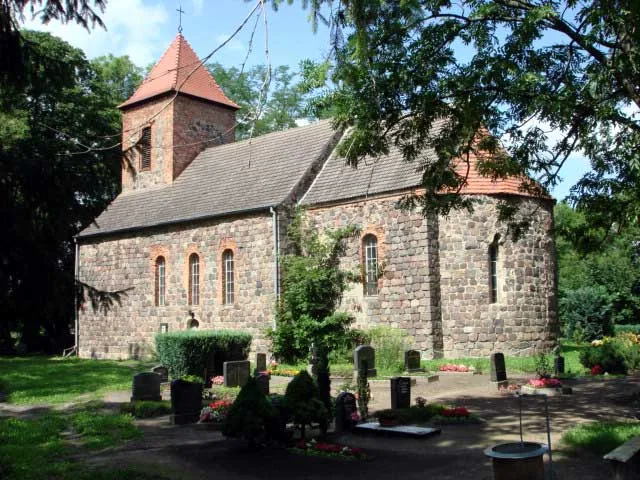 Ihlow - Mittelalterliche Feldsteinkirche