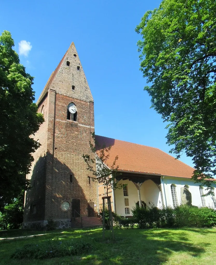Denkmalgeschützte Dorfkirche in Pessin