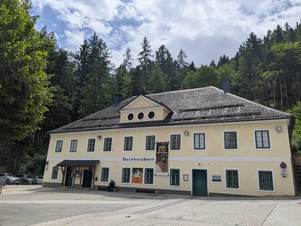 Steinberghaus - Eingang zur Salzmine