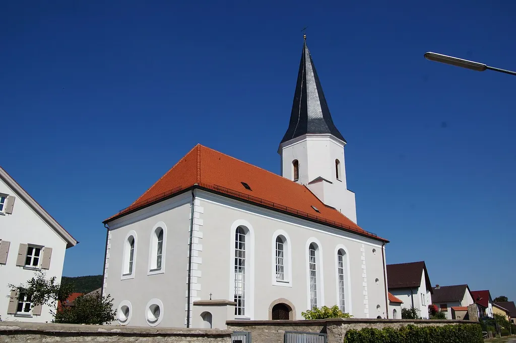 Die evangelische Pfarrkirche St. Petrus / St. Peter in Bachhausen in der Oberpfalz