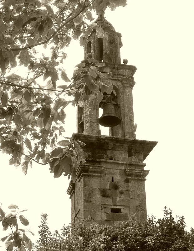 Igrexa en Taragoña, Rianxo, Galicia.jpg