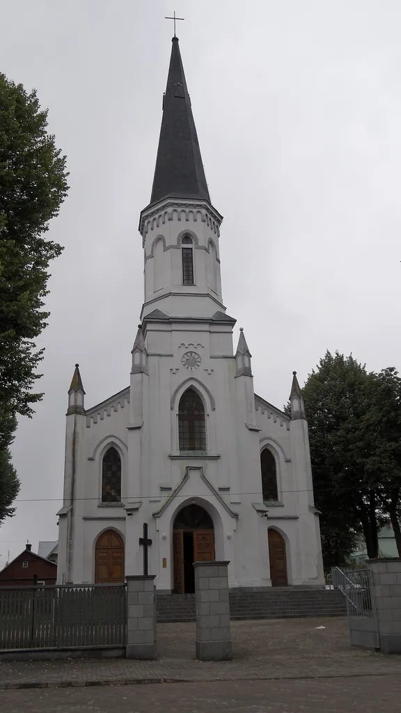 Supraśl, ul. Piłsudskiego - dawny kościół ewangelicko-augsburski, obecnie rzymskokatolicki kościół parafialny NMP Królowej Polski, zbudowany w 1870 w stylu neogotyckim (zabytek nr 520 z 01.03.1982)