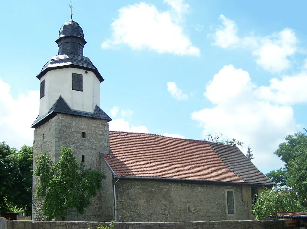 Die Kirche in Ebenheim, Landkreis Gotha - nördliche Fassade.