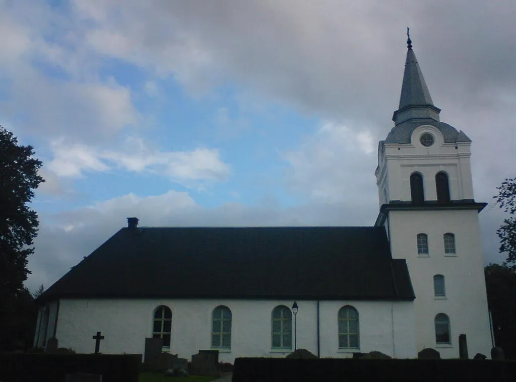 Västerlanda kyrka i södra Inlands Torpe härad i södra Lilla Edets kommun (i kommunens västra Bohuslänsdel).