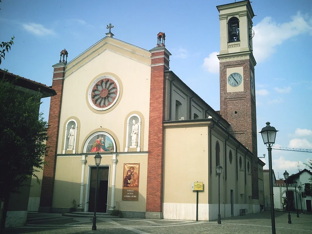 Facciata della Chiesa Parrocchiale di Santa Elisabetta a Villastanza frazione di Parabiago (MI).