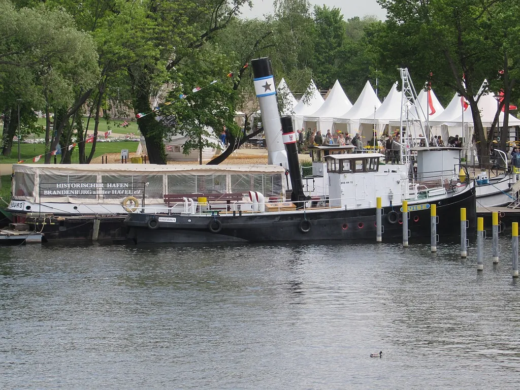 die dampfschlepper nordstern und luise auf der bundesgartenschau 2015 in brandenburg an der havel