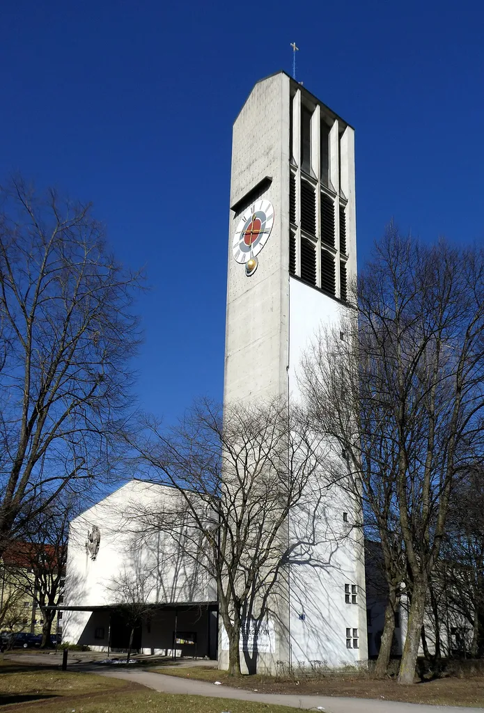 München, katholische Allerheiligenkirche Freimann an der Ungererstraße von Süden gesehen.