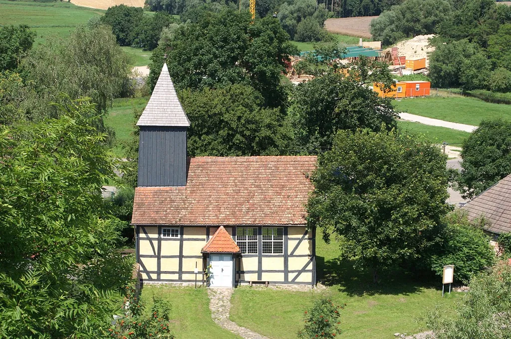 Kirche Klempenow, Südseite, vom Turm der Burg Klempenow aus gesehen