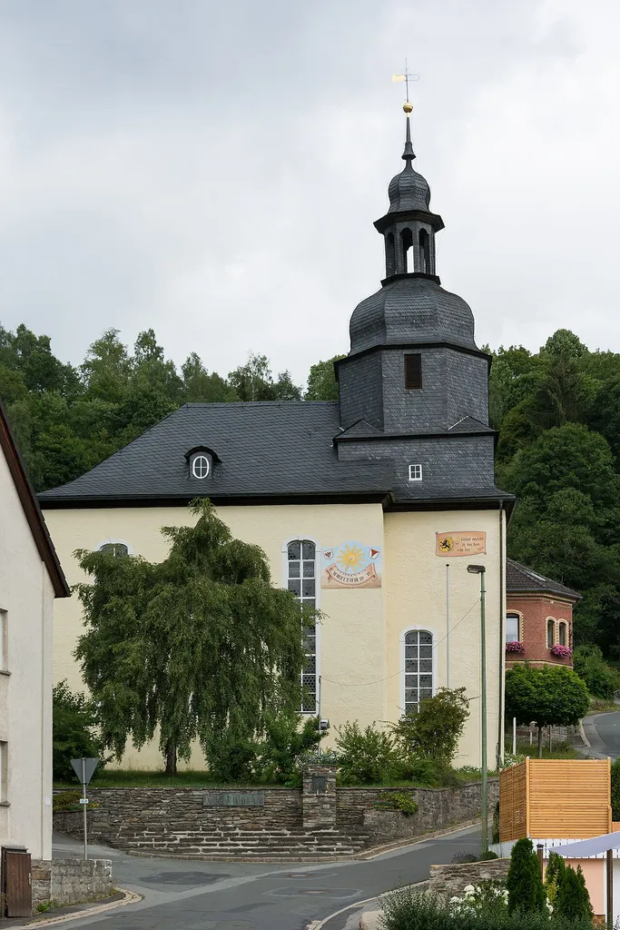 Evangelisch-Lutherische Kirche St. Nikolaus im Ortsteil Lauenstein der oberfränkischen Stadt Ludwigsstadt.