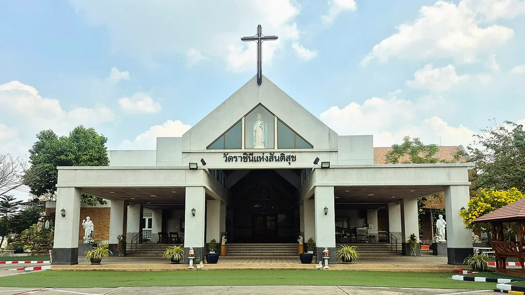 Tampak Depan Gereja Queen of Peace Bangkok pada tahun 2026