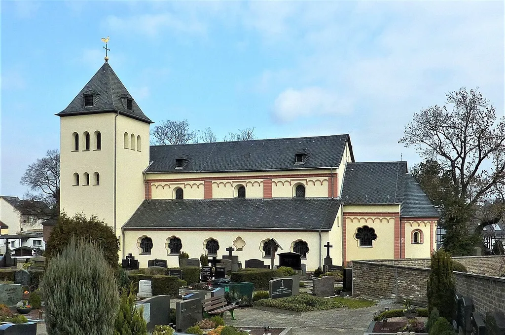 Katholische Pfarrkirche St. Petri in Ketten, Bonn-Lengsdorf